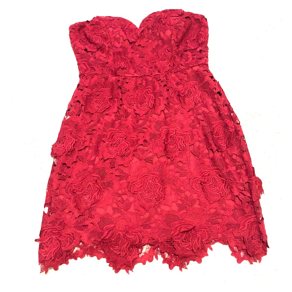 Lace sleeveless cocktail dress